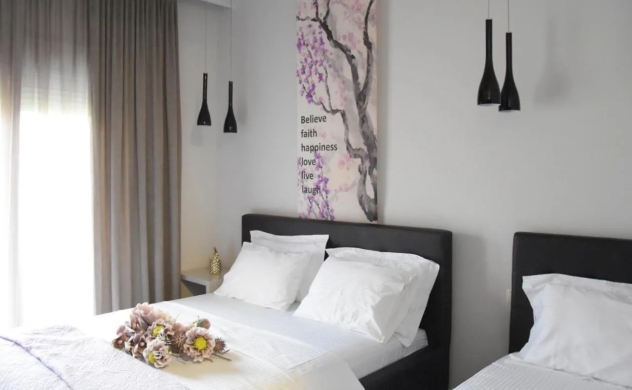 Cross Plaza Aparthotel Stavros