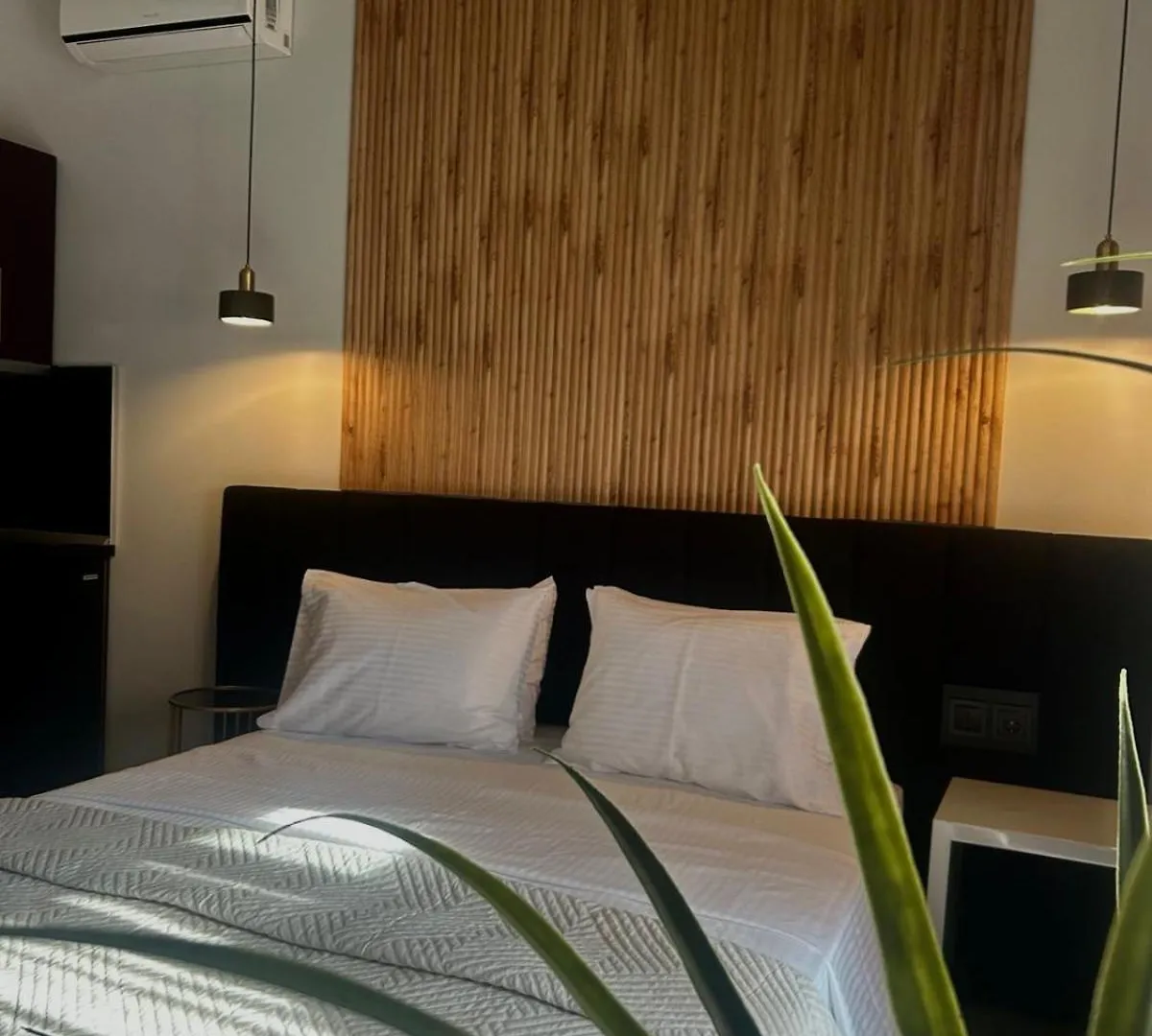 Cross Plaza Aparthotel Stavros