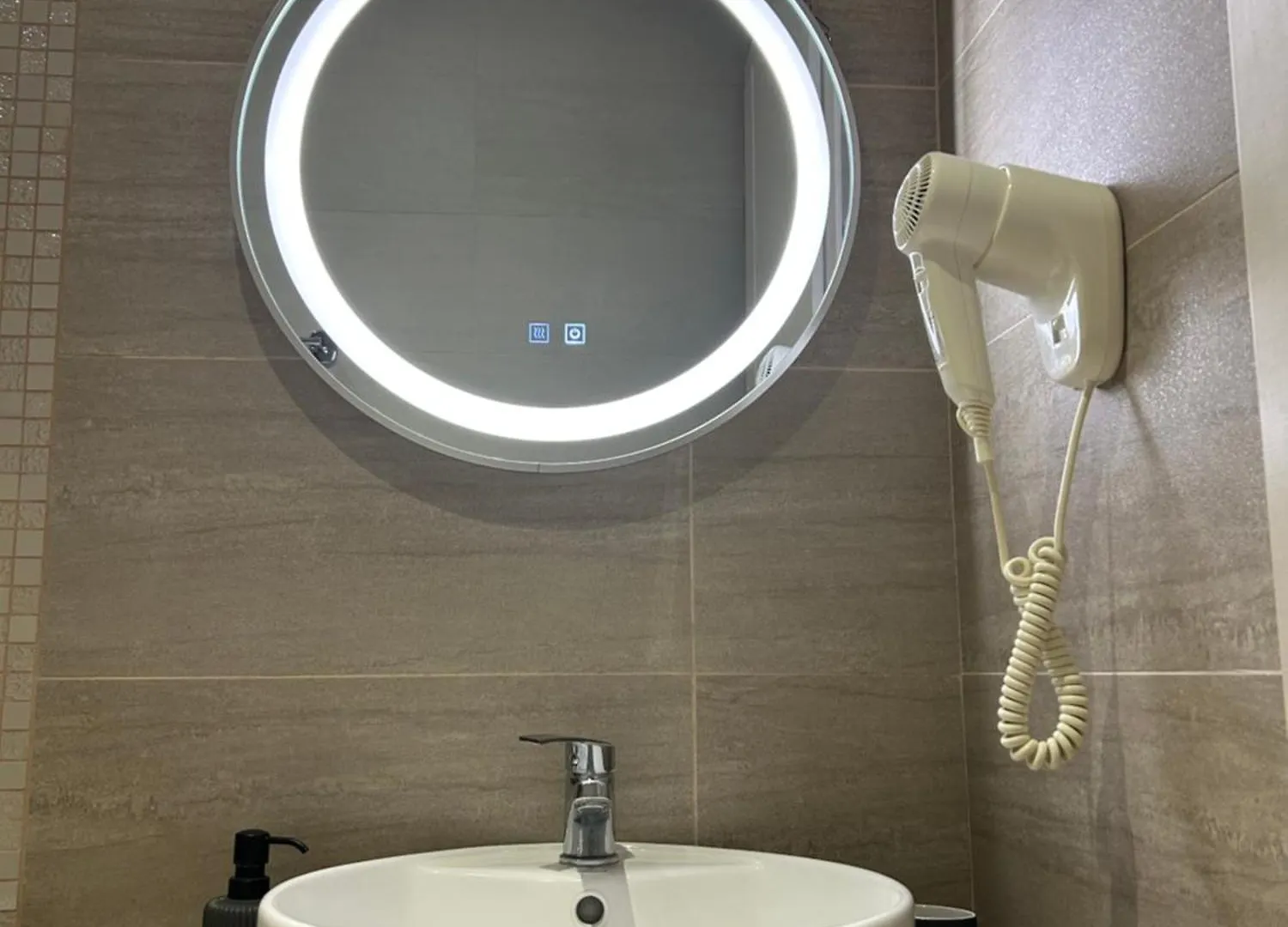 Cross Plaza Aparthotel Stavros